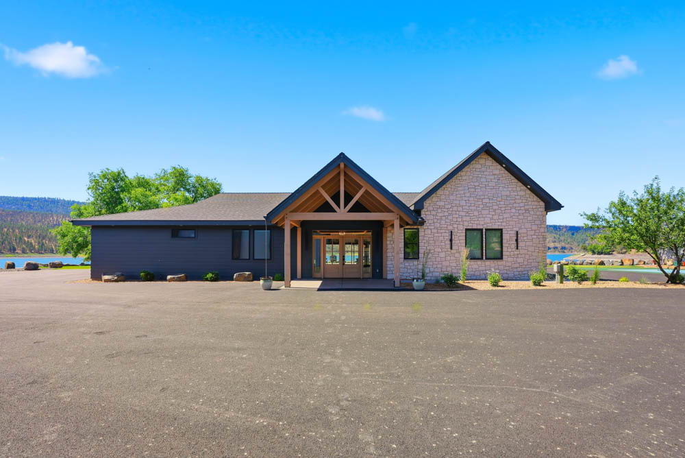 Front exterior of Ochoco Waterfront Retreat