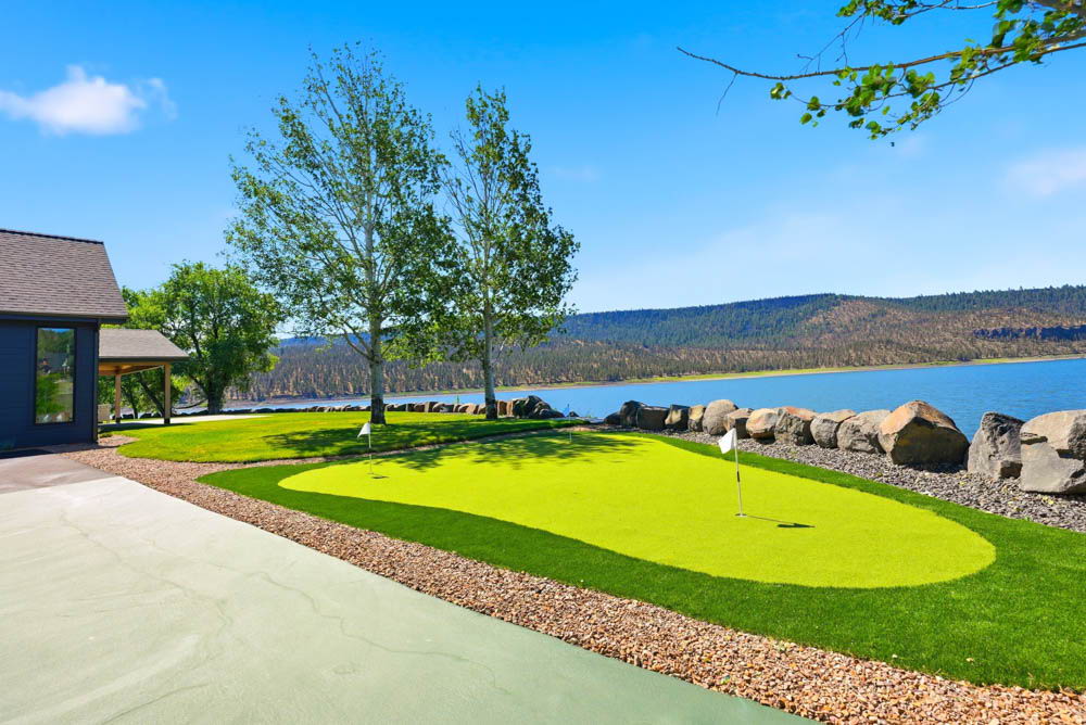 Private putting green on the reservoir