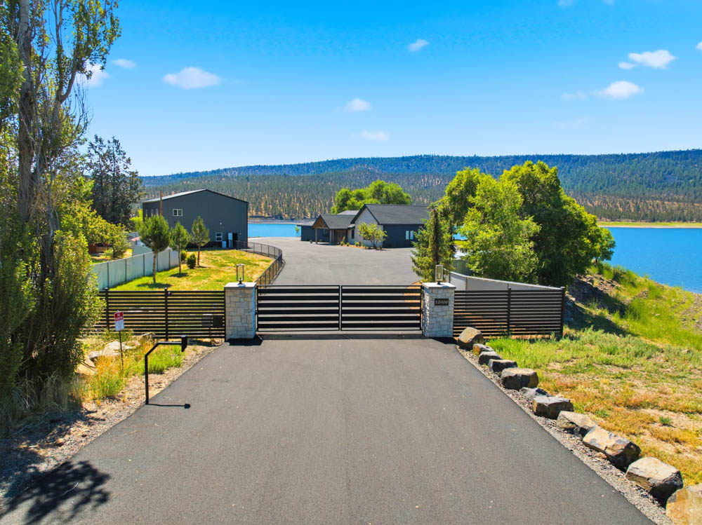 Aerial view of Ochoco Waterfront Retreat
